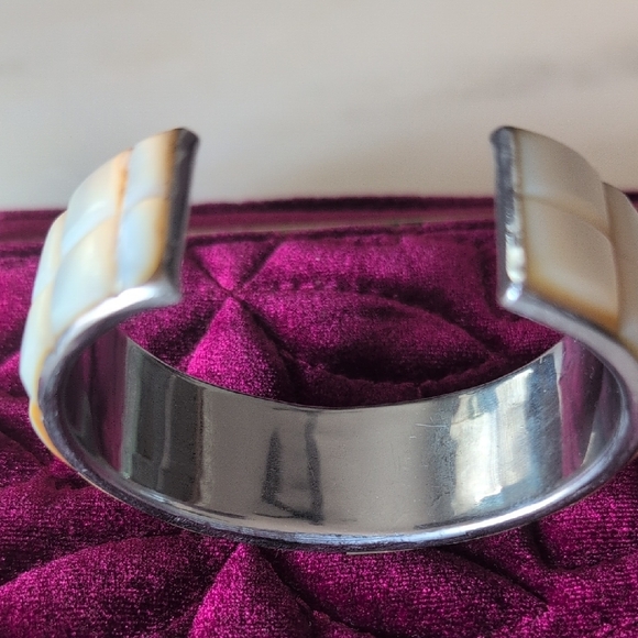 Elegant Mother of Pearl Cuff Bracelet - Picture 2 of 6